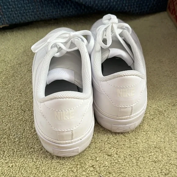 Nike womens 7.5 - Picture 3 of 4